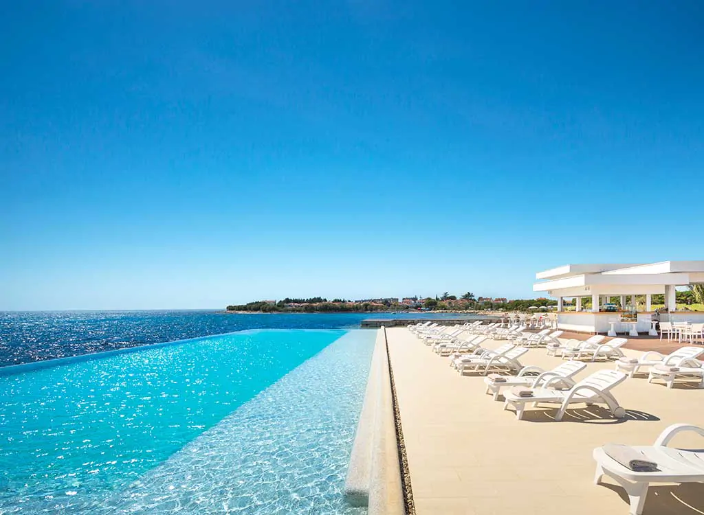 campsite-aminess-sirena-suroundings-pool