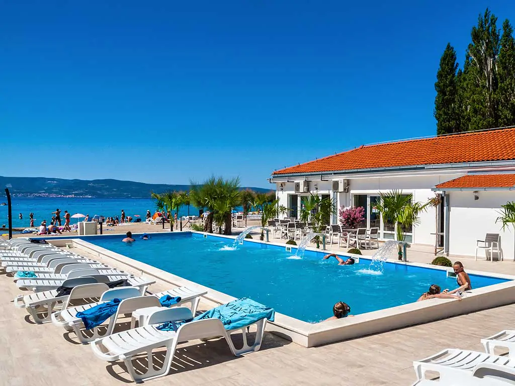 campsite-galeb-mobile-homes-pool-area