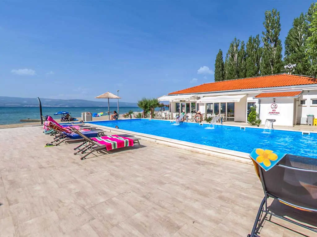 campsite-galeb-pool-area