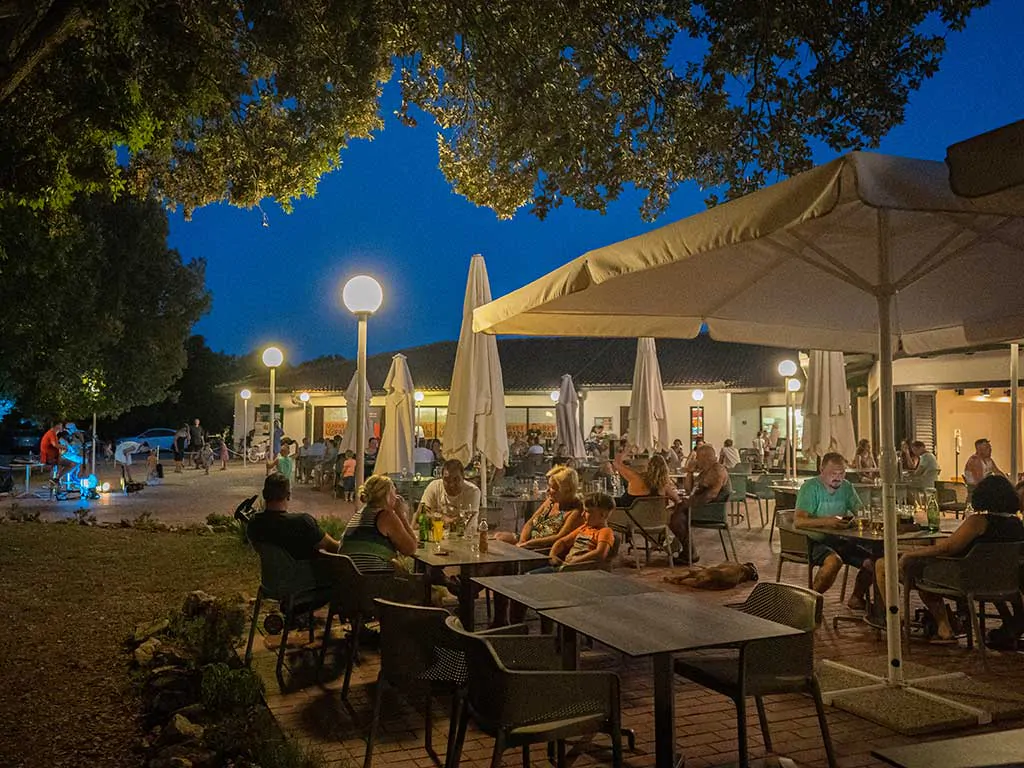 campsite-lopari-restaurants