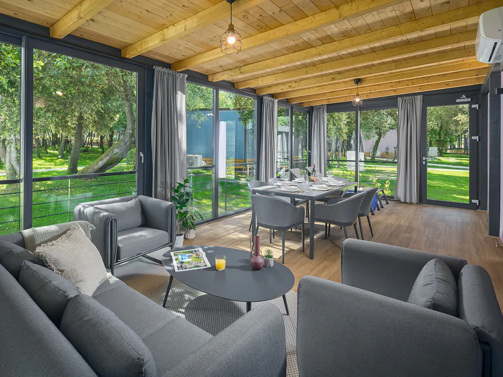 campsite-mon-perin-mobile-home-covered-terrace