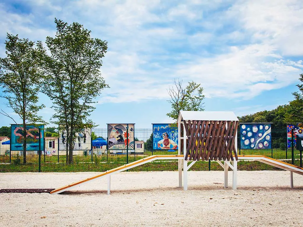 campsite-mon-perin-playground