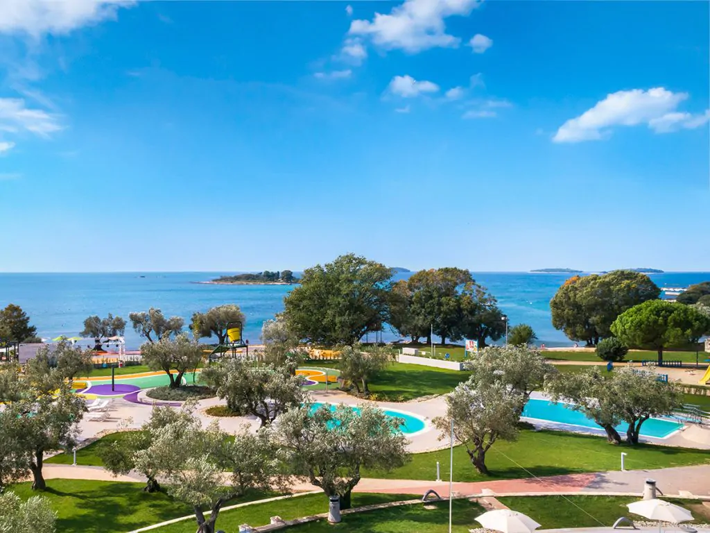 campsite-polari-pool-area
