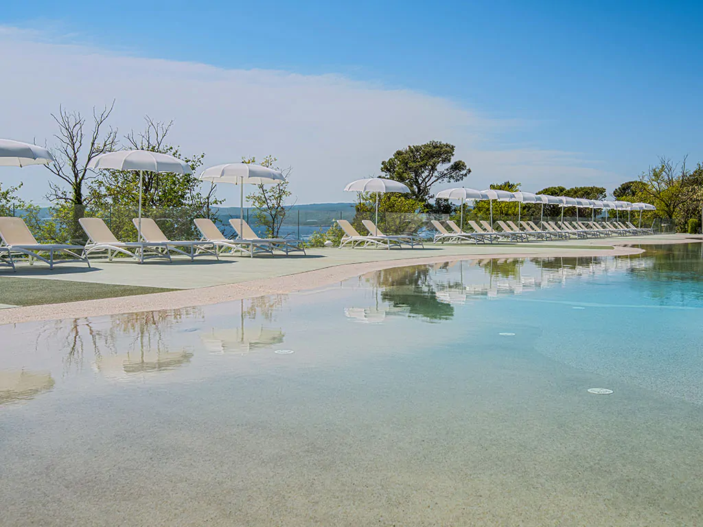 campsite-selce-exterier-pool-close-view
