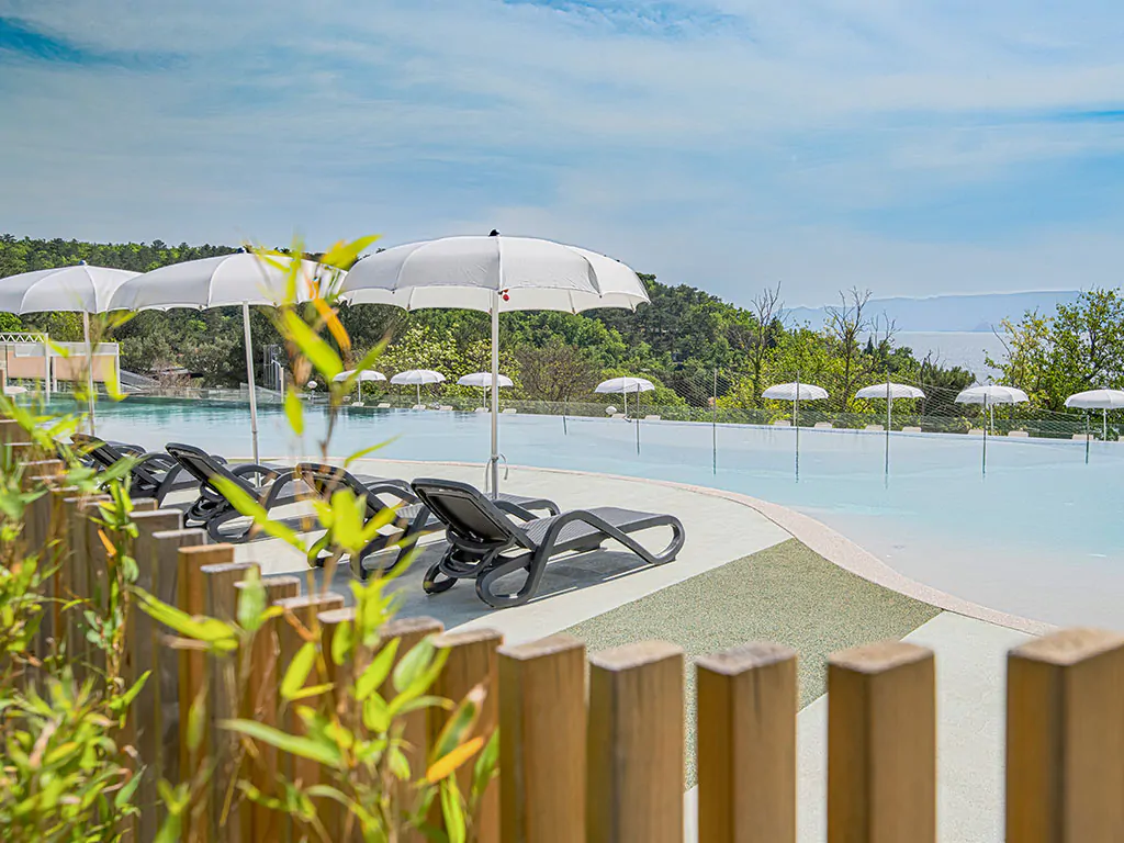 campsite-selce-exterier-pool-view