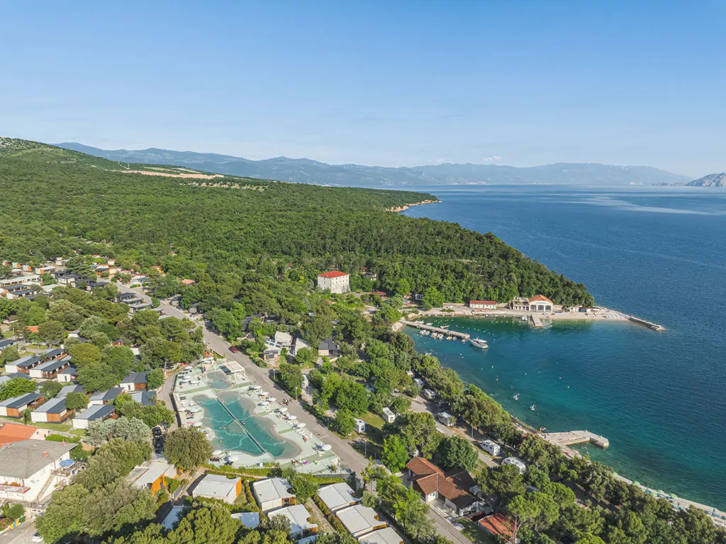 campsite-selce-exterier-sea-forest-view