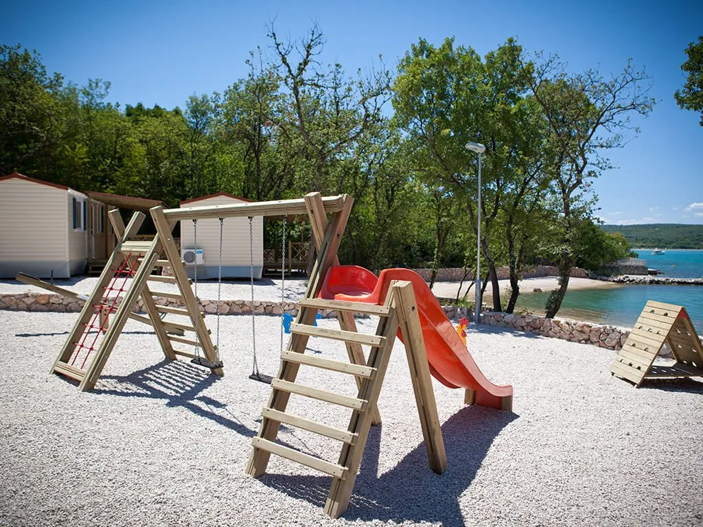 campsite-slamni-playground-near-the-sea