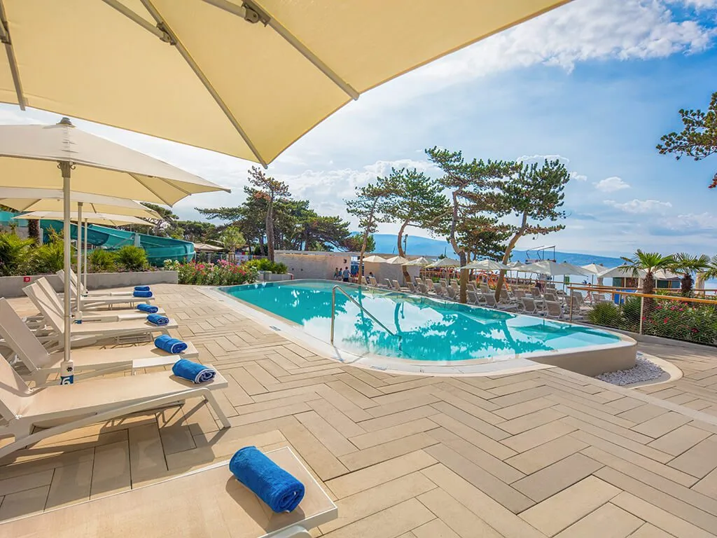 jezevac-premium-camping-resort-infinity-pool
