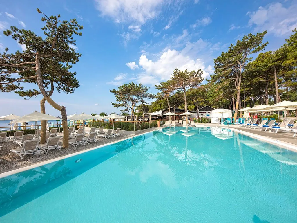 jezevac-premium-camping-resort-infinity-pool-i