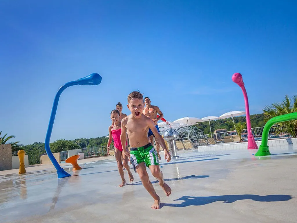 lanterna-premium-camping-resort-main-pool-1