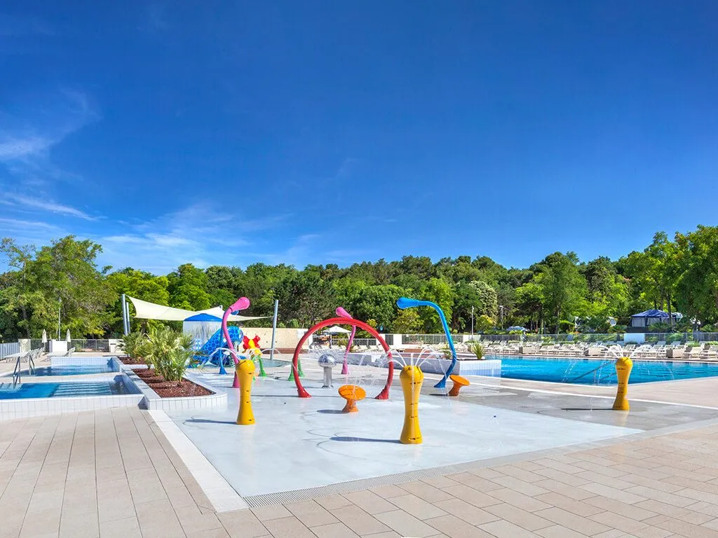 lanterna-premium-camping-resort-main-pool-i