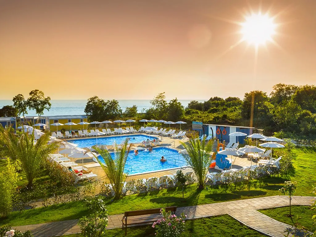 mirami-family-village-pool-2