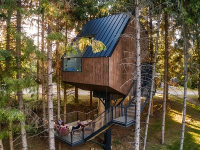plitvice-camping-resort-mobile-home-tree-house-terrace-view