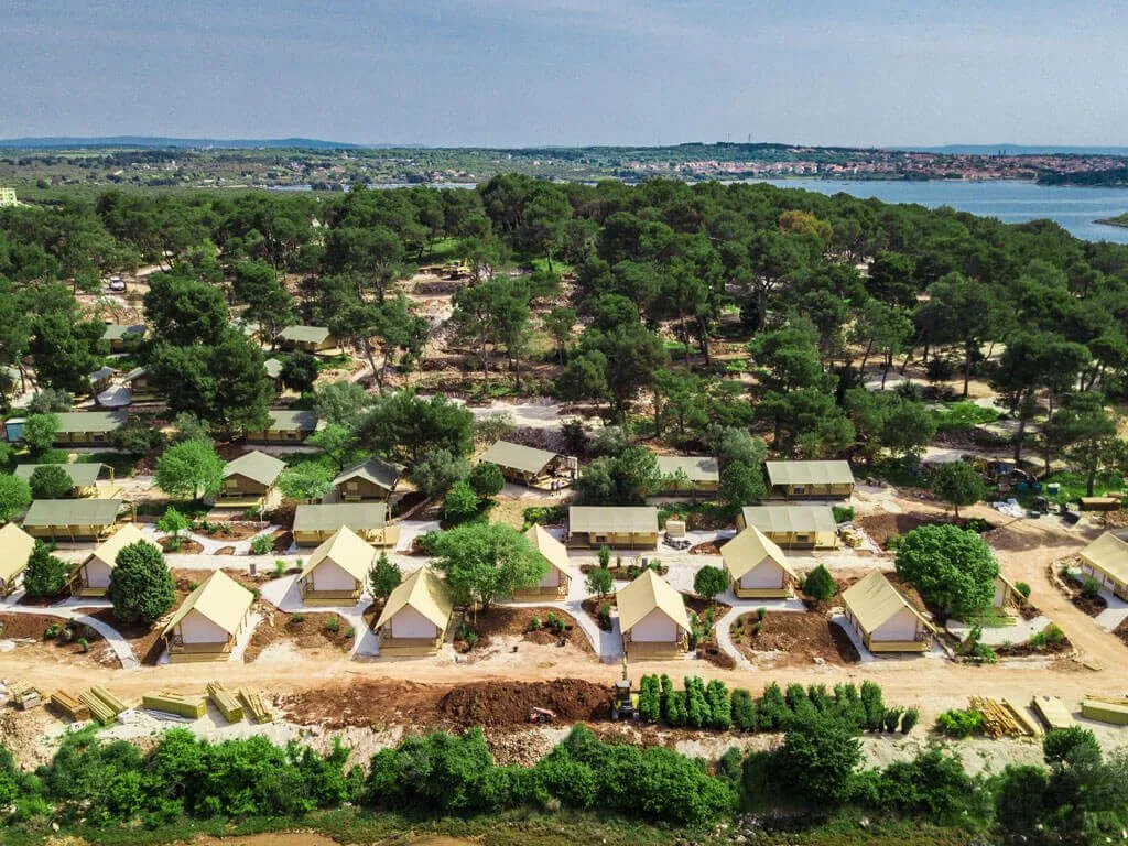 camping-arena-one-99-glamping-air-view