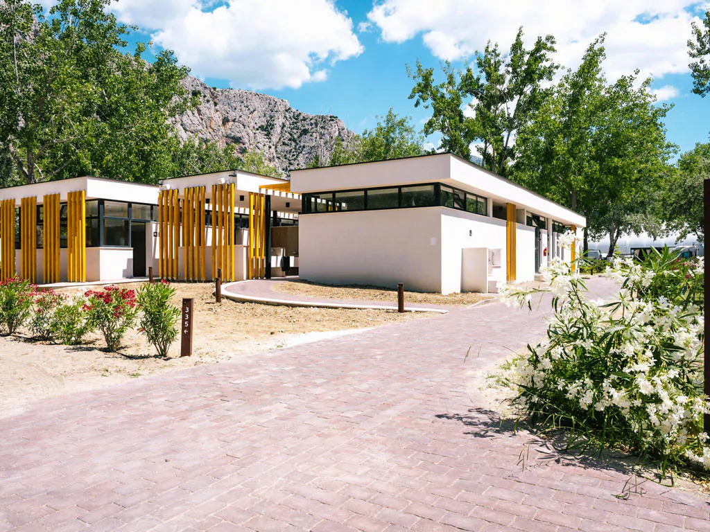 campsite-almissa-overview-sanitary-facility