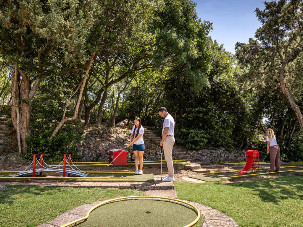 valamar-camping-krk-entertainment-minigolf