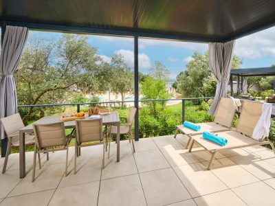 aminess-planet-camping-sirena-mobile-home-premium-holiday-home-exterior-terrace-2