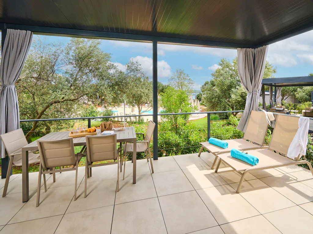 aminess-planet-camping-sirena-mobile-home-premium-holiday-home-exterior-terrace-2