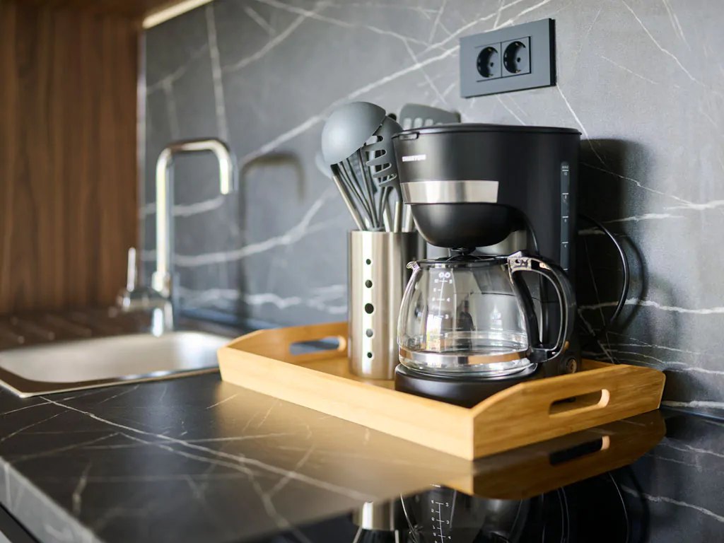 aminess-planet-camping-sirena-mobile-home-premium-holiday-home-interior-kitchen-coffee-machine