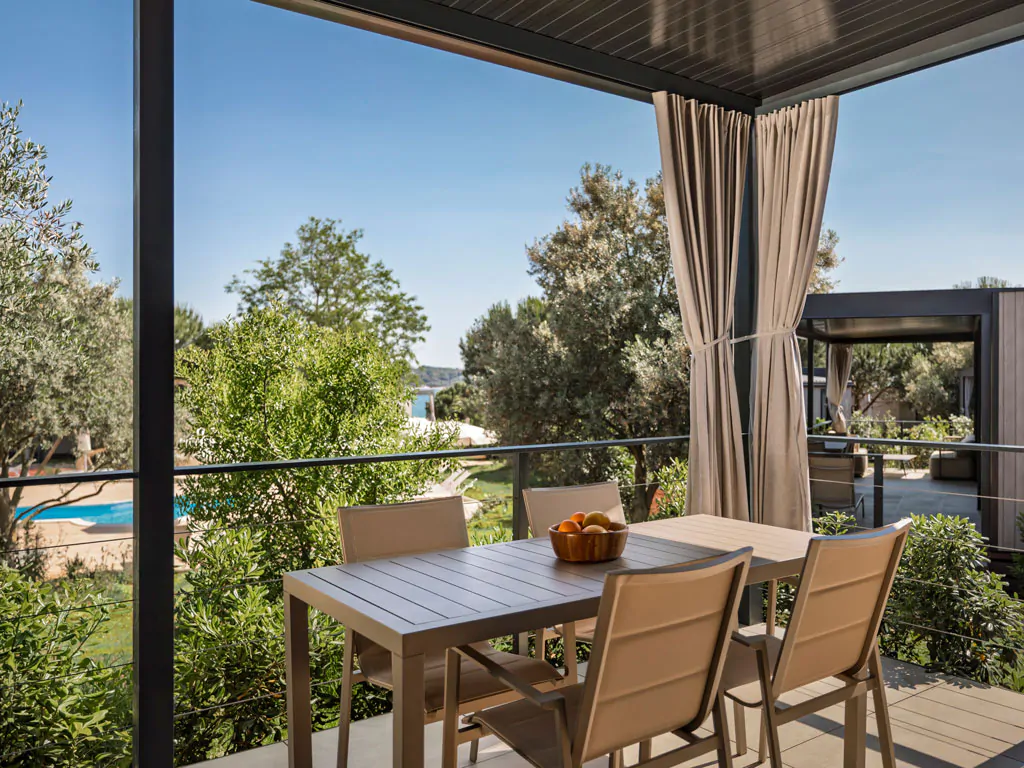 aminess-planet-camping-sirena-premium-holiday-home-exterior-terrace-view