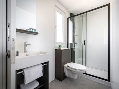 aminess-planet-camping-sirena-premium-holiday-home-interior-bathroom