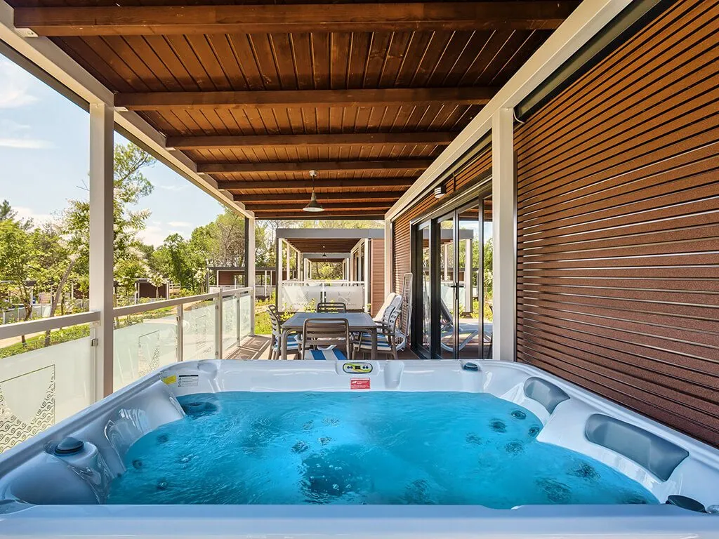 boutique-camping-santa-marina-luxury-mobile-homes-with-jacuzzi