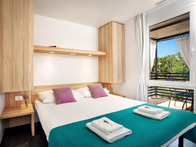 camping-aminess-park-mareda-mediterranean-family-mobile-home-bedroom-i