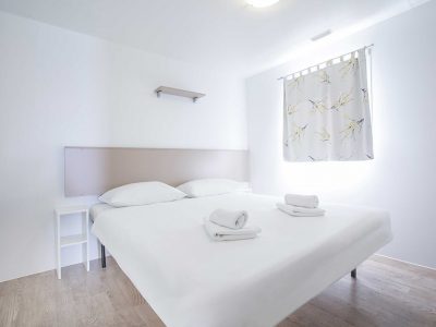 camping-belvedere-vranjica-mobile-homes-bedroom-interior-2