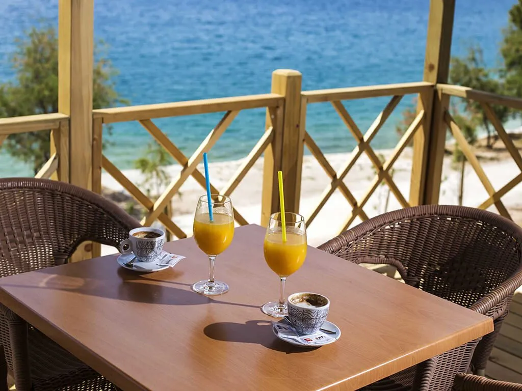 camping-belvedere-vranjica-mobile-homes-terrace-sea-view-iv-2