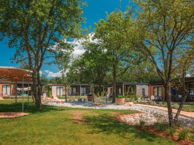 camping-lanterna-mediterranean-garden-premium-village-1