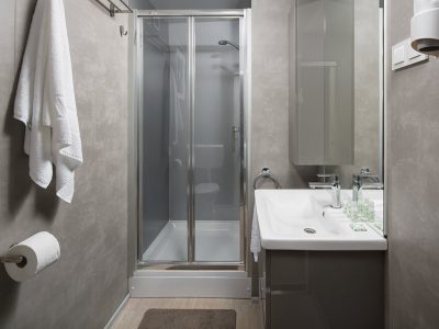 camping-mon-perin-prestige-mobile-home-bathroom