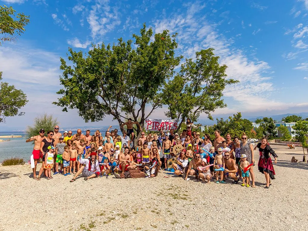 camping-omisalj-people