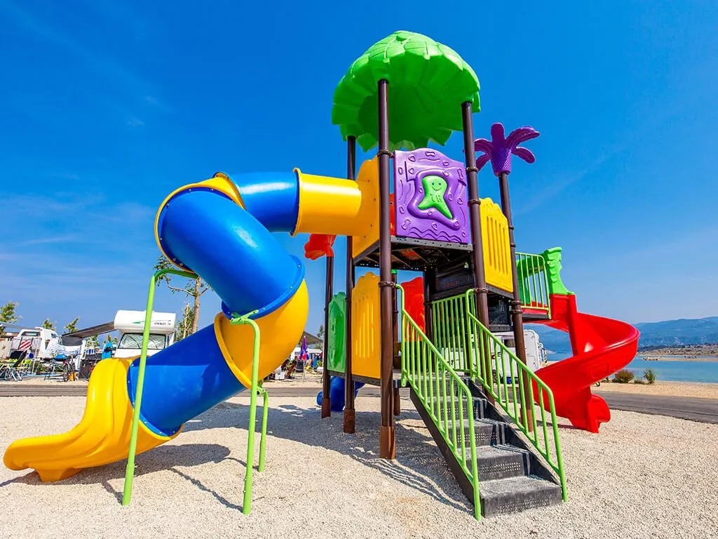 camping-omisalj-playground
