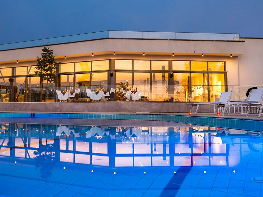camping-omisalj-restaurant-pool