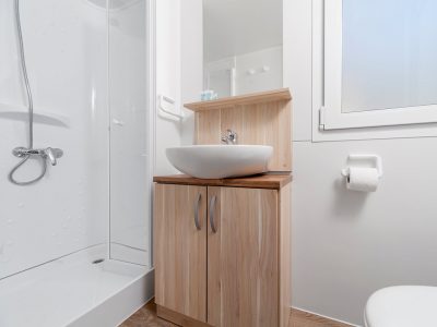 camping-paklenica-bluesun-interior-of-bathroom-in-mobile-home-for-2-and-2-i