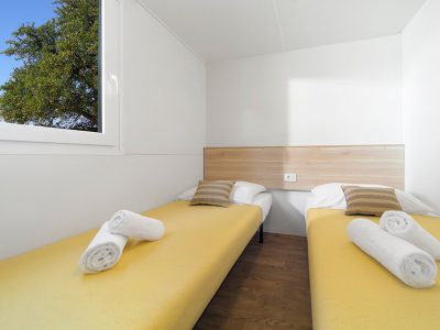 camping-paklenica-bluesun-interior-of-double-bed-bedroom-in-mobile-home-for-42-2