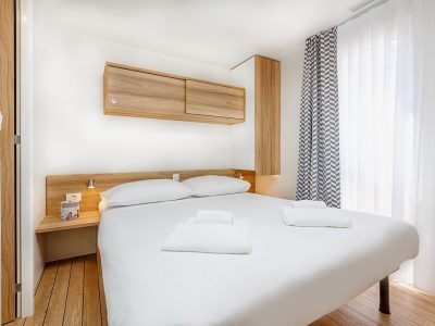 camping-polari-premium-mobile-home-bedroom