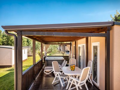 camping-polari-standard-with-whirlpool-exterior-terrace-view