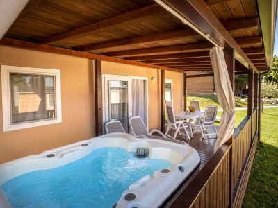 camping-polari-standard-with-whirlpool-exterior-terrace-whirlpool-view