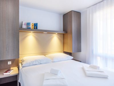 camping-polari-mobile-homes-premium-family-double-bedroom