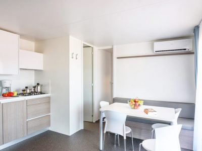 camping-polari-mobile-homes-premium-family-kitchen-living-room