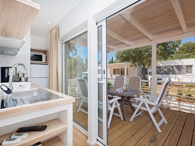 camping-porto-sole-standard-mobile-homes-terrace-view-2