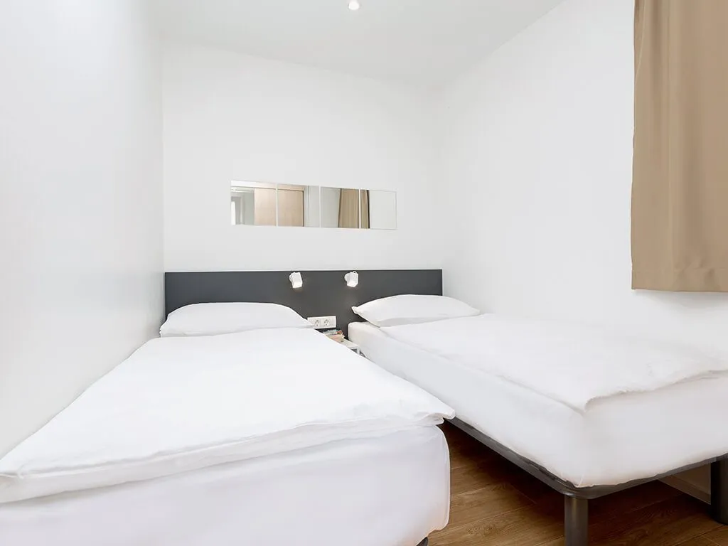 camping-porto-sole-standard-mobile-homes-two-bed-bedroom-interior