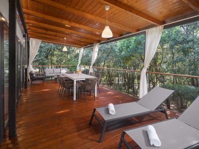 camping-resort-mon-perin-beach-villa-exterior-terrace