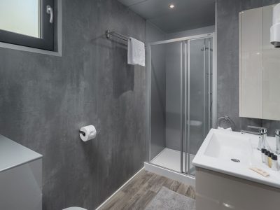 camping-resort-mon-perin-beach-villa-interior-bathroom-toilet-paper