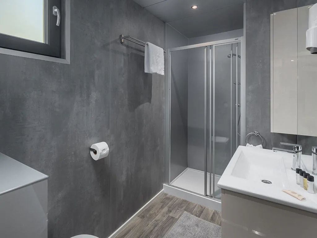 camping-resort-mon-perin-beach-villa-interior-bathroom-toilet-paper
