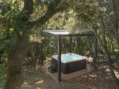 camping-resort-mon-perin-beach-villa-you-and-me-exterior-jacuzzi-view