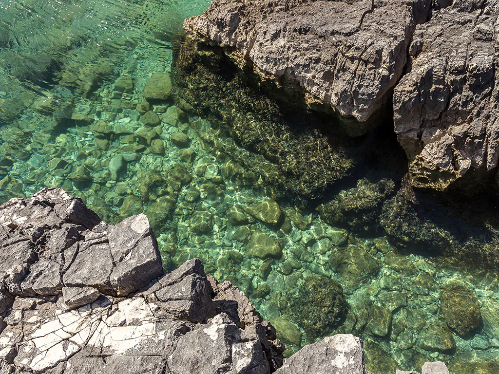 camping-resort-mon-perin-beach-villa-you-and-me-exterior-sea-rock