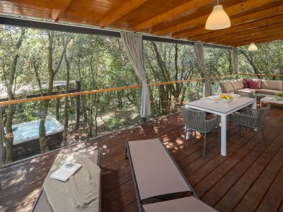 camping-resort-mon-perin-beach-villa-you-and-me-exterior-terrace-forest