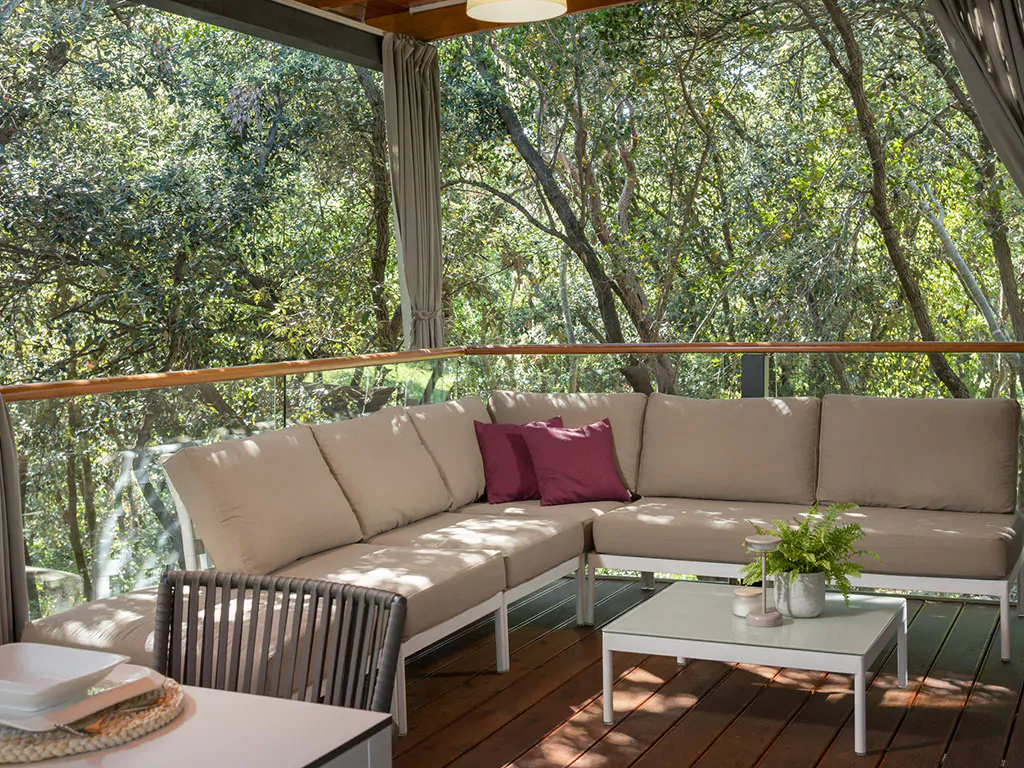 camping-resort-mon-perin-beach-villa-you-and-me-exterior-terrace-sofa